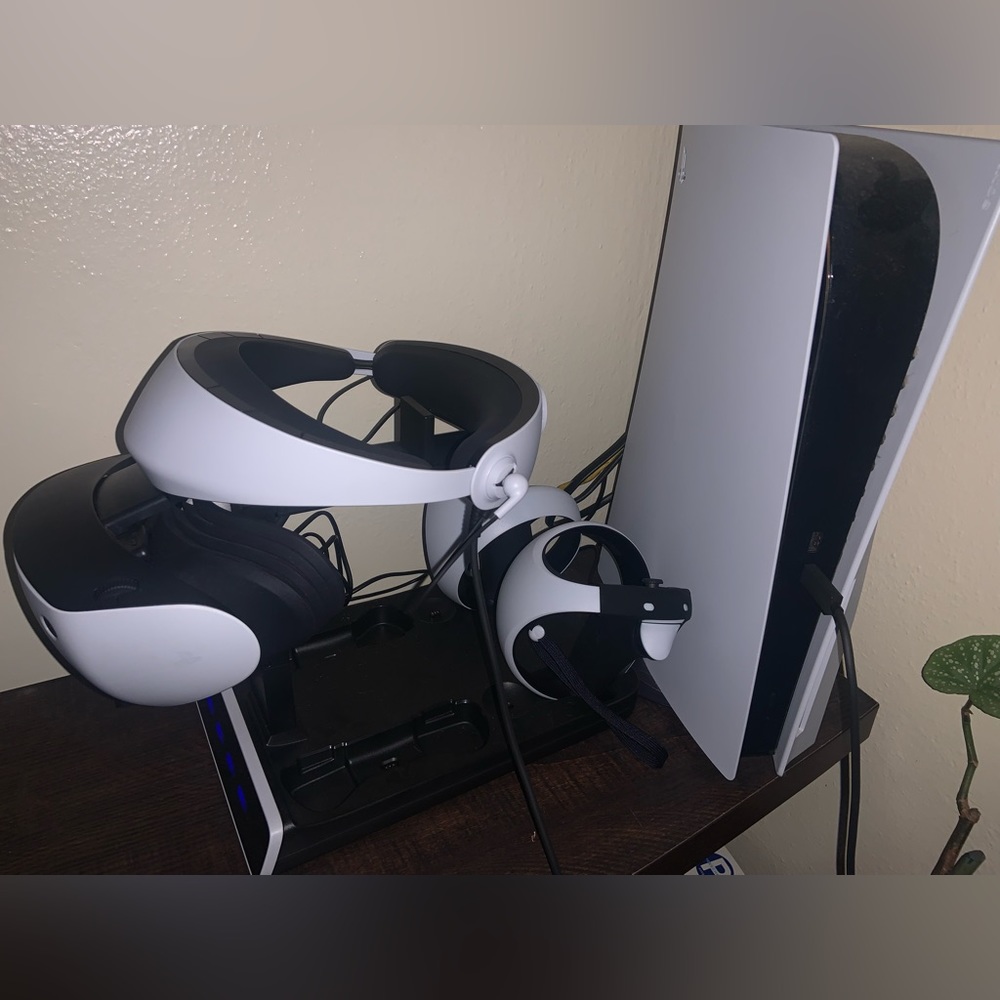 Ps5 PSVR2 Full Set, Console, wires, headset, move controllers, and deck